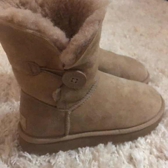 Uggs - Picture 2 of 5